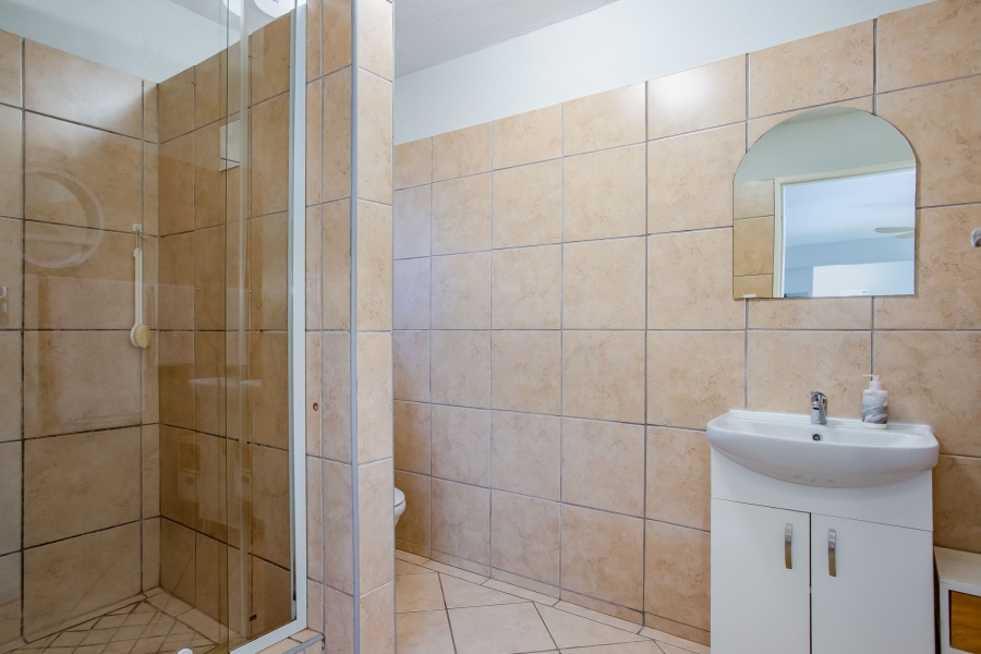 5 Bedroom Property for Sale in Uitsig Western Cape